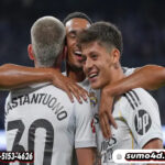 Arda Guler dari Real Madrid (kanan) merayakan bersama Franco Mastantuono dan Trent Alexander-Arnold setelah mencetak gol yang kemudian dianulir dalam laga La Liga antara Real Madrid dan Mallorca di Madrid, Sabtu, 30 Agustus 2025.