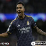 Selebrasi striker Real Madrid, Rodrygo setelah mencetak gol ke gawang Manchester City pada laga leg kedua perempatfinal Liga Champions 2023/2024 di Etihad Stadium, Manchester, Rabu (18/4/2024).