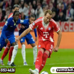 Harry Kane mencetak gol dari penalti dalam laga Bayern Munchen vs Chelsea di Liga Champions 2025/2026,