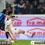 Ademola Lookman mencetak gol dalam laga Serie A antara Atalanta vs AC Milan di Gewiss Stadium, 29 Oktober 2025