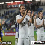 Harry Kane (Inggris) menyapa para suporter di akhir laga kualifikasi Piala Dunia Grup K melawan Serbia di Rajko Mitic Stadium, Beograd, Serbia, 9 September 2025.