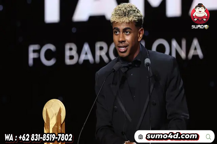 Pemain muda Barcelona, Lamine Yamal, meraih Kopa Trophy 2025, penghargaan pemain muda terbaik dalam malam gala Balloon d'Or 2025 di Theatre du Chatelet, Paris, Selasa (23/9/2025) dini hari WIB.