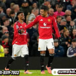 Dua pemain Manchester United, Casemiro (kanan) dan Amad Diallo merayakan gol ke gawang Brighton di Premier League 2025-2026.