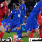 Kylian Mbappe menembak dalam laga Kualifikasi Piala Dunia 2026 antara Prancis dan Azerbaijan di Paris, 11 Oktober 2025. (