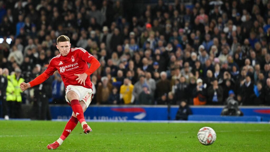 Manchester United Serius Kejar Elliot Anderson Alternatif Lebih Murah dari Carlos Baleba