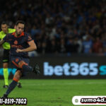 Hakan Calhanoglu dari Inter Milan dalam pertandingan Serie A melawan Napoli di Naples, Italia, Sabtu, 25 Oktober 2025