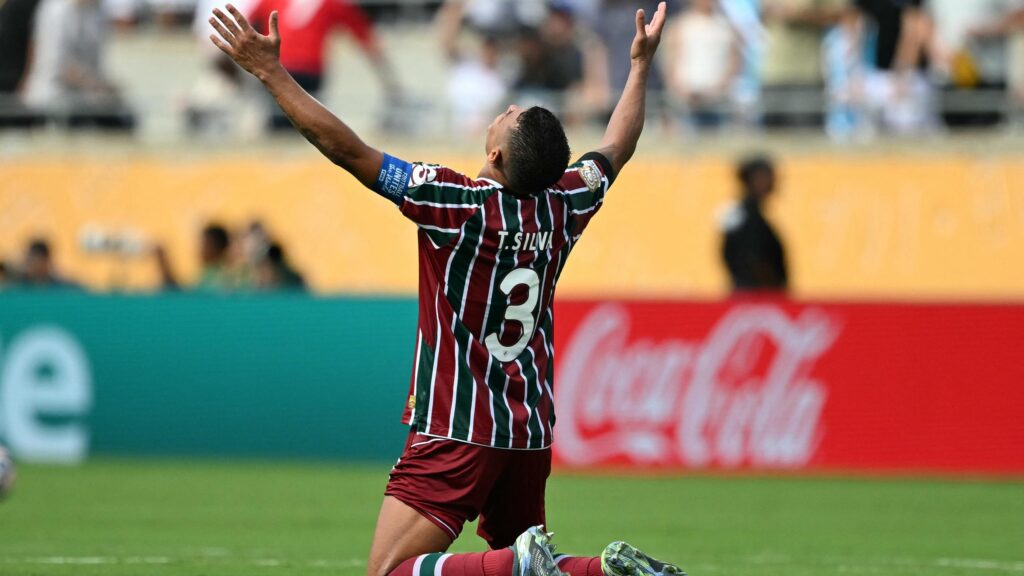 Chelsea Butuh Bek Tengah Tangguh Thiago Silva Nganggur Tuh