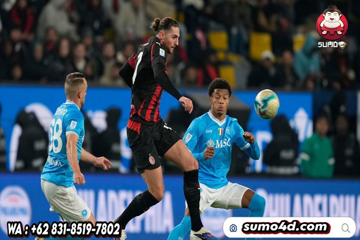 Aksi Adrien Rabiot (tengah) di laga Napoli vs AC Milan, Jumat (19/12/2025).