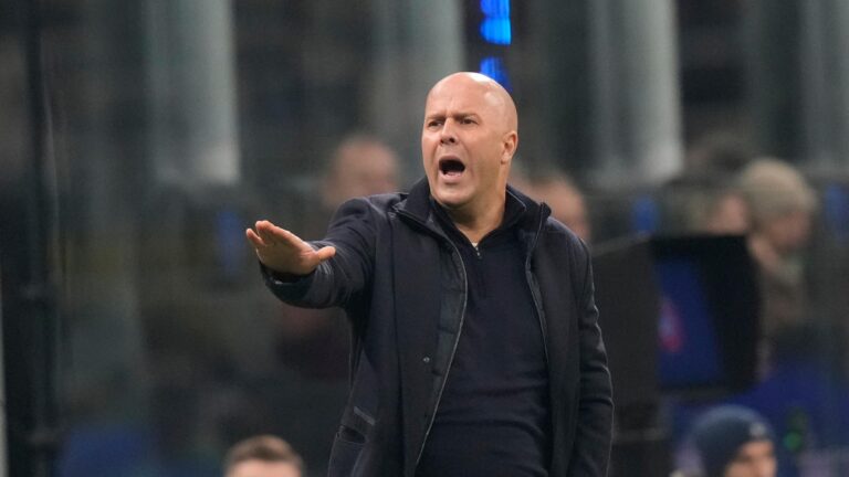 Arne Slot Buka Suara soal Adaptasi Florian Wirtz di Liverpool