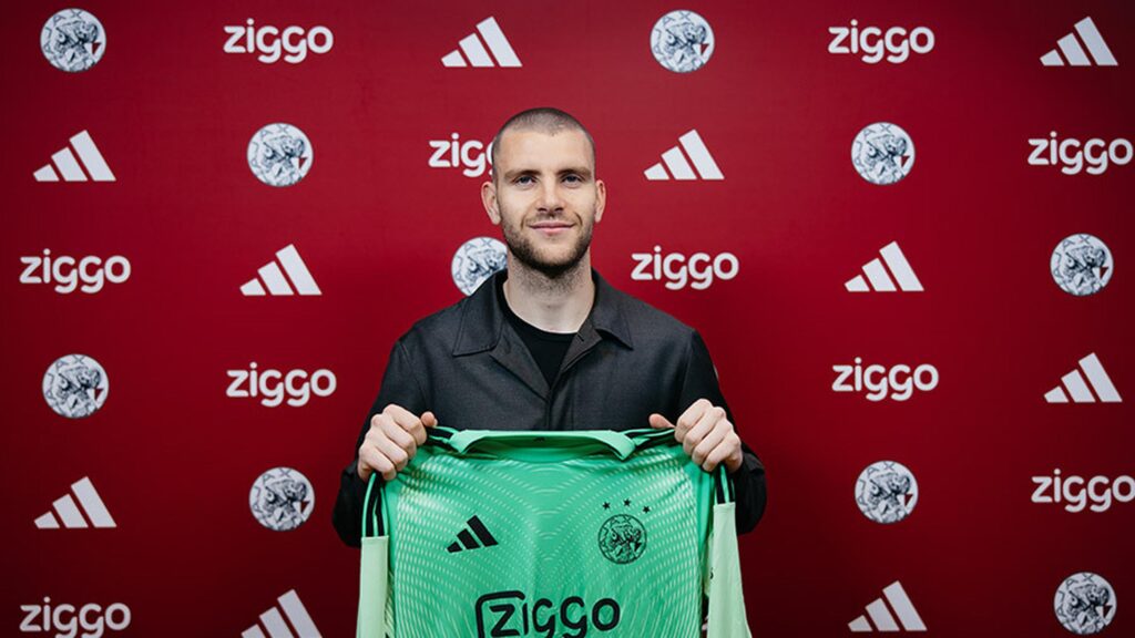 Maarten Paes Resmi Direkrut Ajax Amsterdam