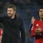 Ekspresi Michael Carrick dan skuad Manchester United usai mereka menang di kandang Everton