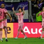 Penyerang Inter Miami, Lionel Messi (tengah), merayakan gol penalti ke gawang Orlando City pada babak kedua pertandingan MLS, Senin (2/3/2026) pagi WIB.