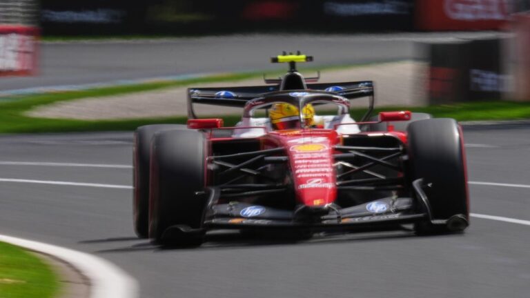 Pembalap Scuderia Ferrari HP, Lewis Hamilton