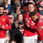 Skuad Manchester United merayakan gol Benjamin Sesko ke gawang Crystal Palace, Minggu (1/3/2026)